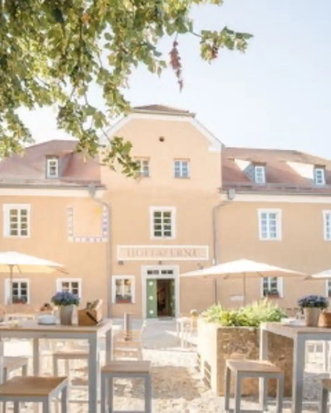 Gastronomie Foto Vorher: Frontansicht Haus